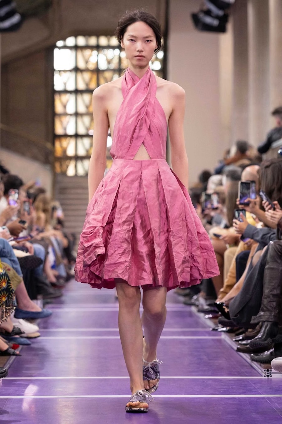 Gigi Hadid im Sport-BH und &laquo;Datscha&raquo;-Trainingsjacken: Miu Miu zeigt die SS&rsquo;27-Kollektion