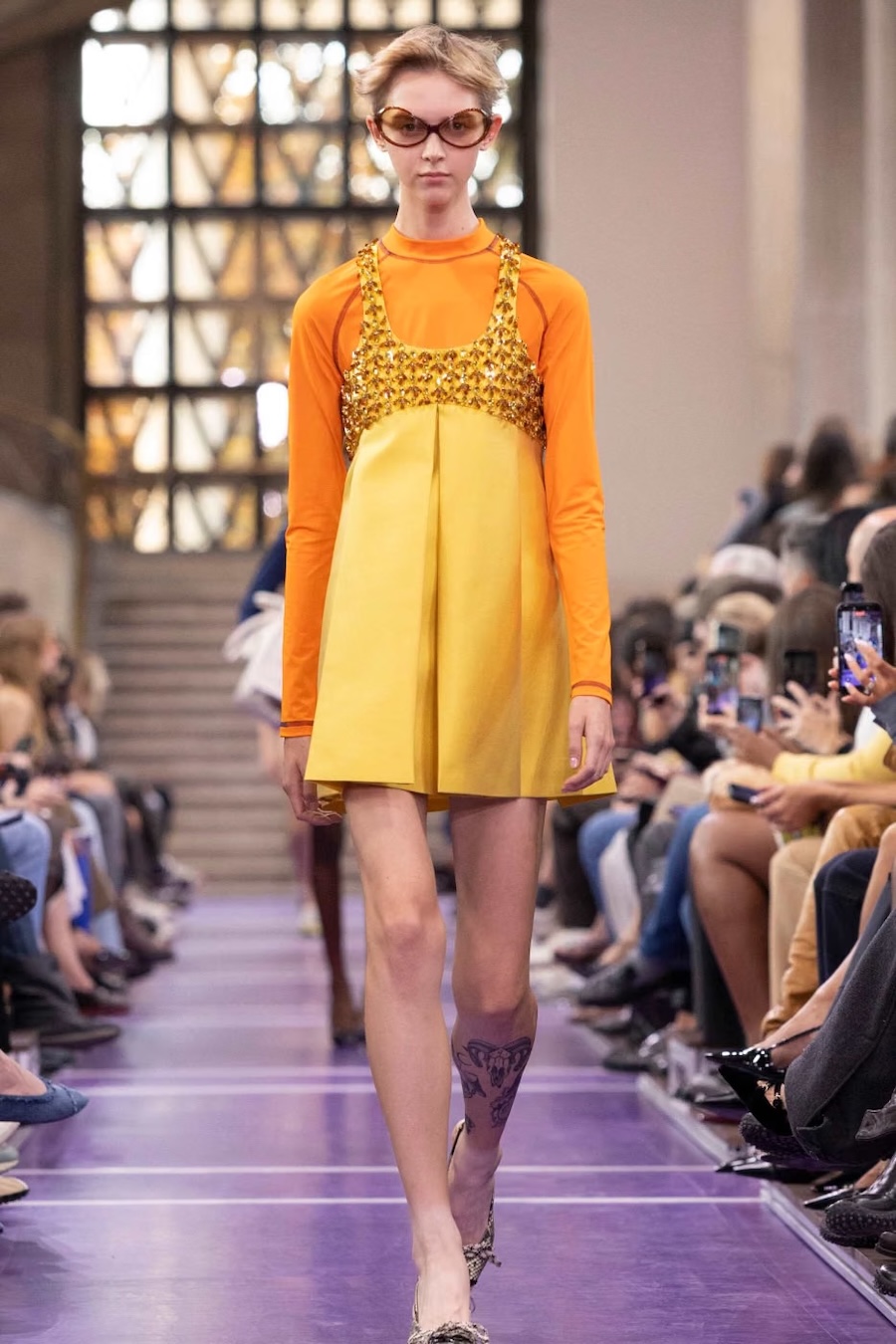 Gigi Hadid im Sport-BH und &laquo;Datscha&raquo;-Trainingsjacken: Miu Miu zeigt die SS&rsquo;27-Kollektion