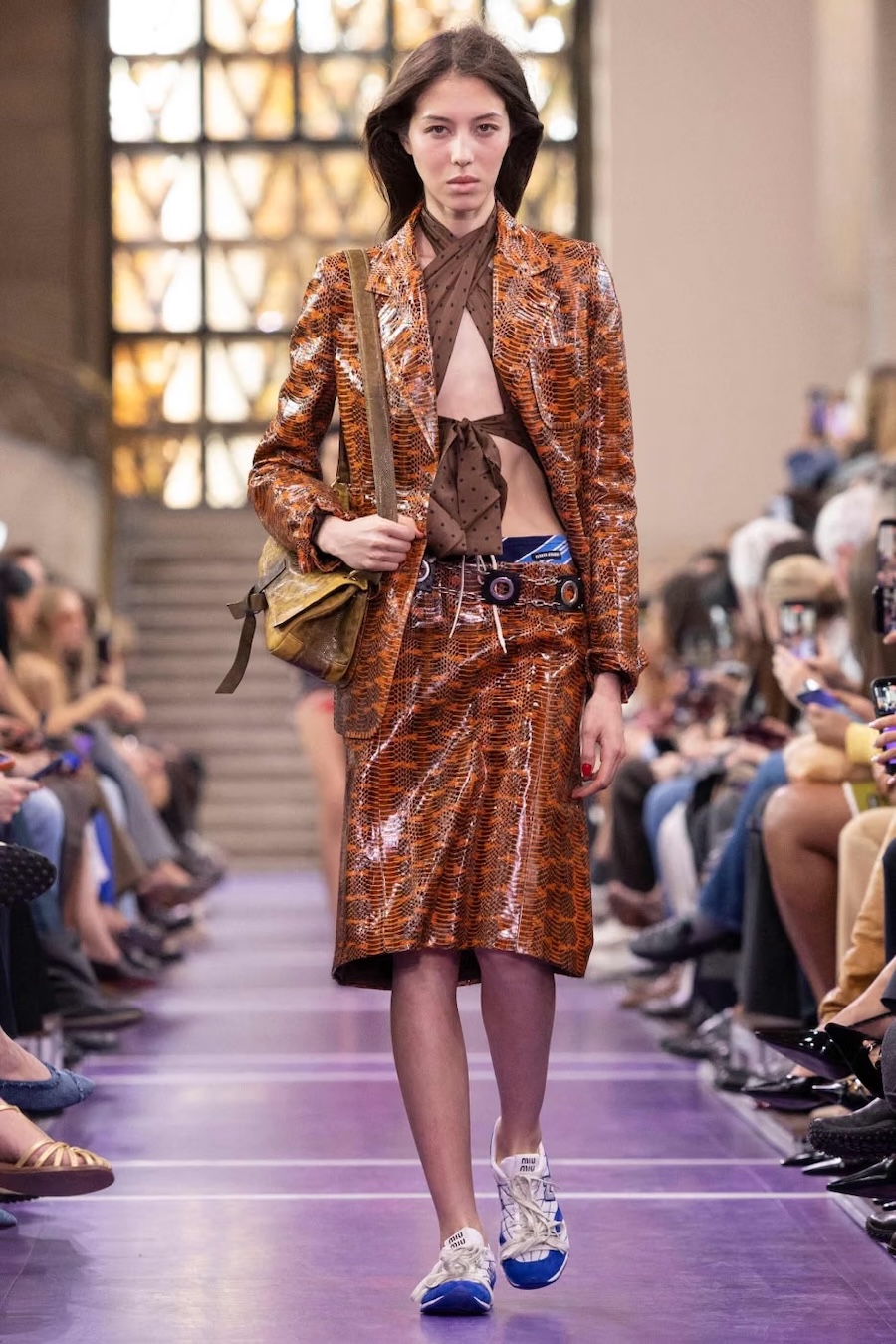 Gigi Hadid im Sport-BH und &laquo;Datscha&raquo;-Trainingsjacken: Miu Miu zeigt die SS&rsquo;27-Kollektion