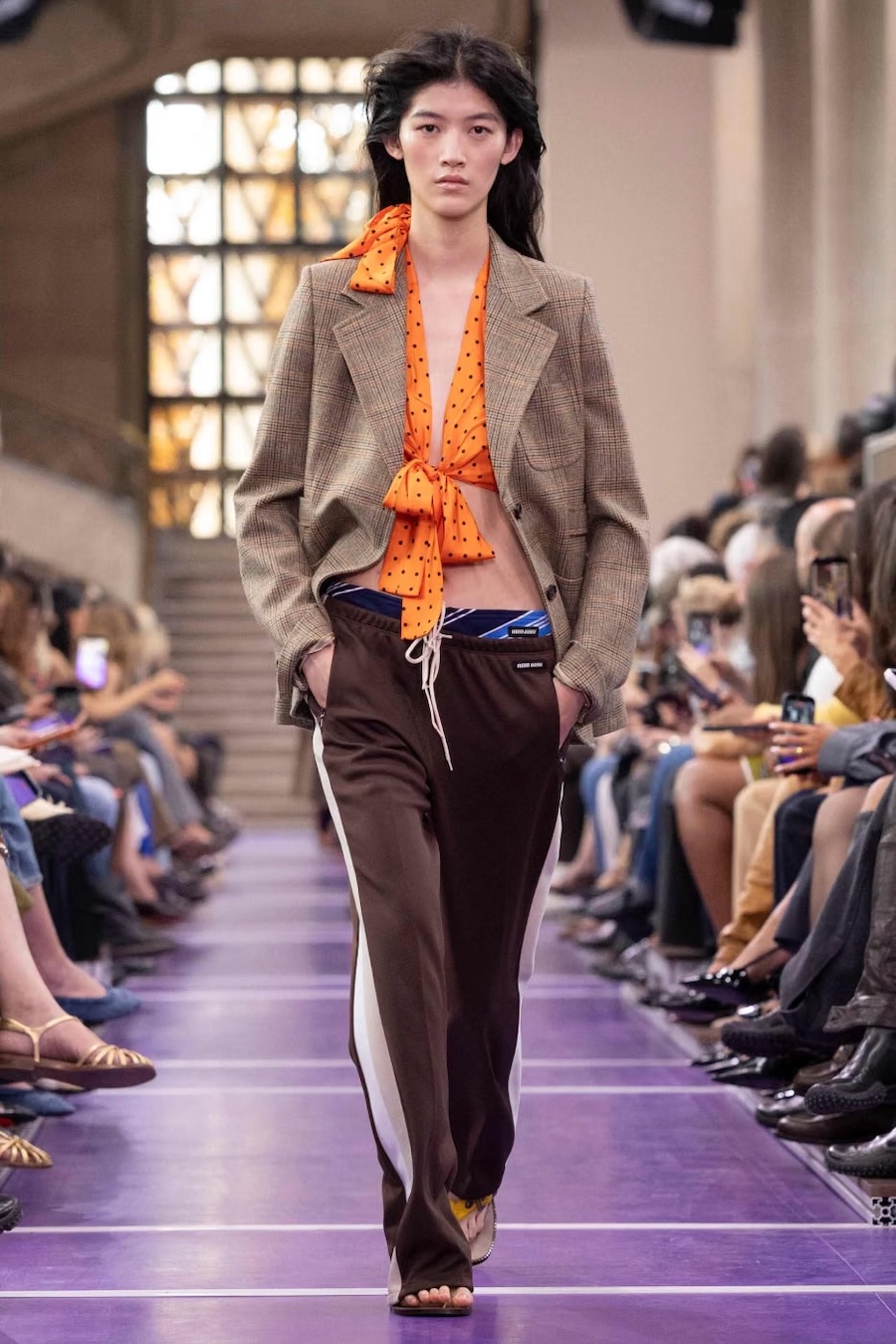 Gigi Hadid im Sport-BH und &laquo;Datscha&raquo;-Trainingsjacken: Miu Miu zeigt die SS&rsquo;27-Kollektion