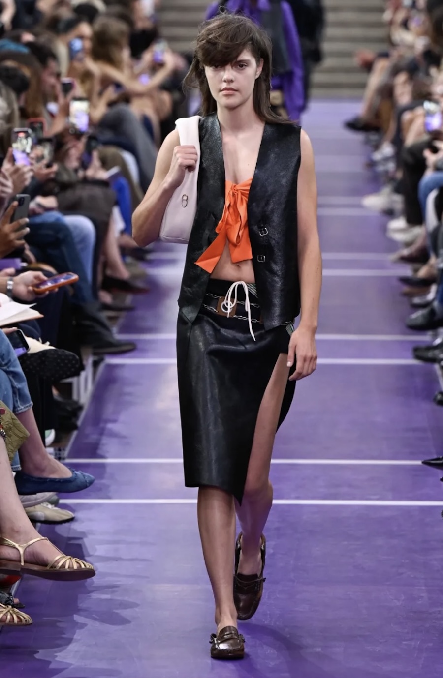Gigi Hadid im Sport-BH und &laquo;Datscha&raquo;-Trainingsjacken: Miu Miu zeigt die SS&rsquo;27-Kollektion