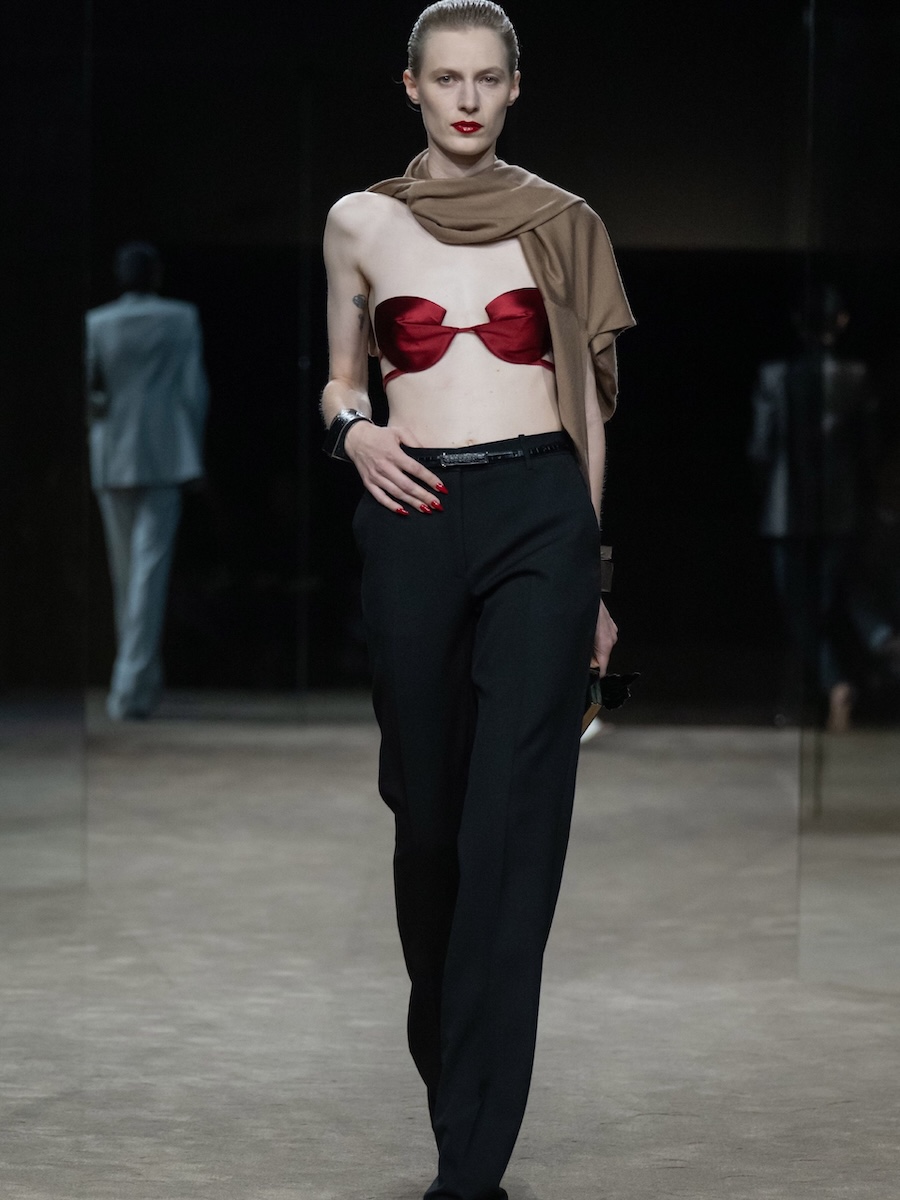 Zwischen Verführung und Gefahr: Tom Ford präsentiert neue Kollektion in Paris