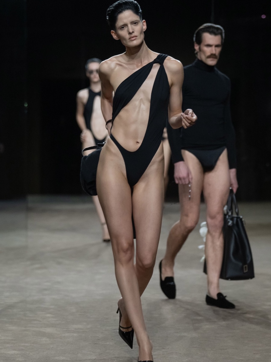 Zwischen Verführung und Gefahr: Tom Ford präsentiert neue Kollektion in Paris