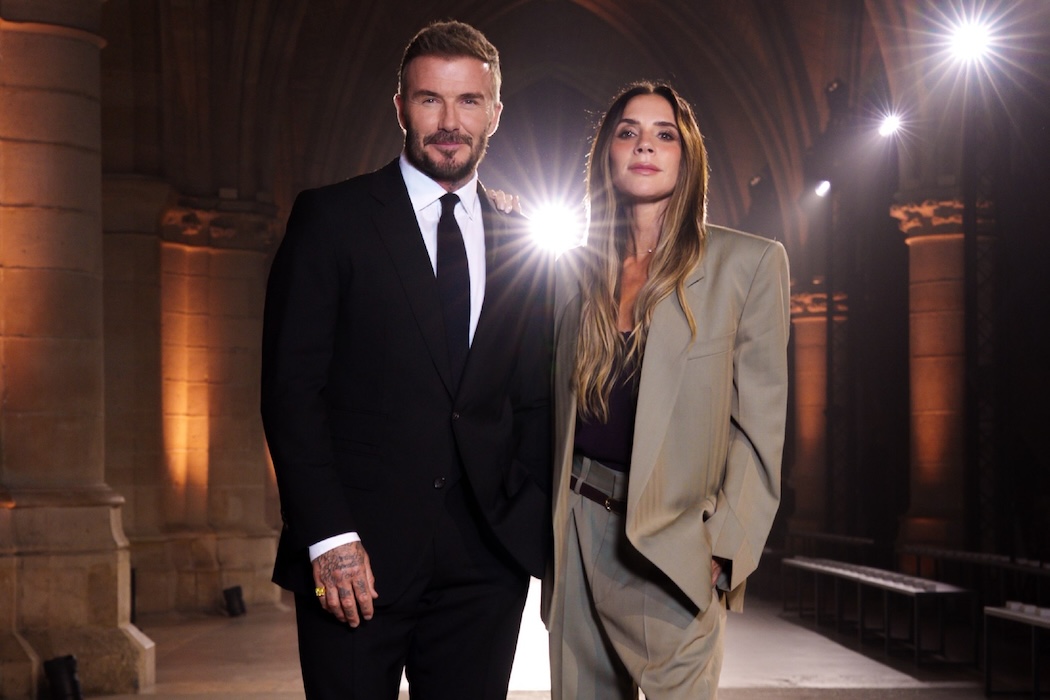 Die stilvollen Beckhams unterstützen Victoria bei ihrer Show in Paris