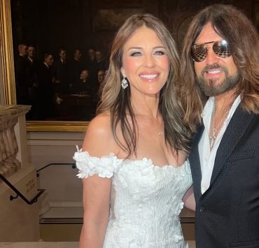 Elizabeth Hurley und Billy Ray Cyrus haben sich verlobt