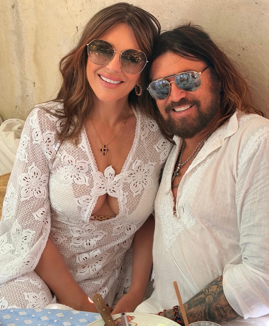 Elizabeth Hurley und Billy Ray Cyrus haben sich verlobt