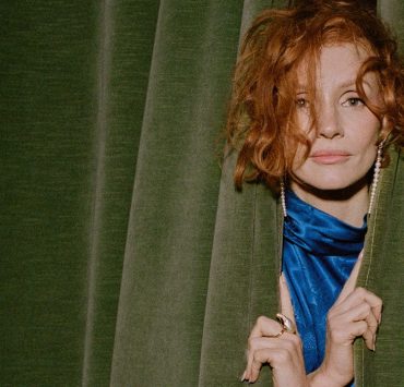 Jessica Chastain über Mutterschaft ohne Beschönigung, weibliche Stärke und das Recht, ehrlich zu sein — für PORTER