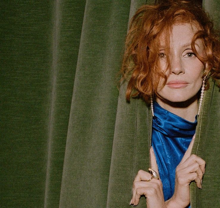 Jessica Chastain über Mutterschaft ohne Beschönigung, weibliche Stärke und das Recht, ehrlich zu sein — für PORTER